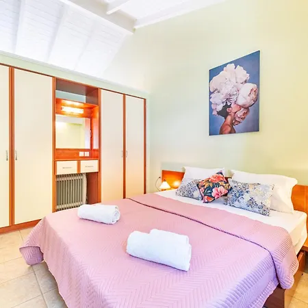 Blue Lagoon Apartment *